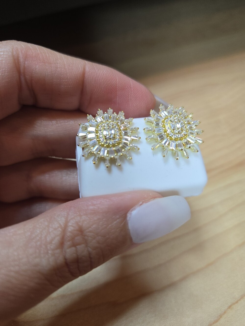 Moissanite 4.0CTW NWT 925 Silver With Gold Over Burst Earrings - Picture 4 of 7